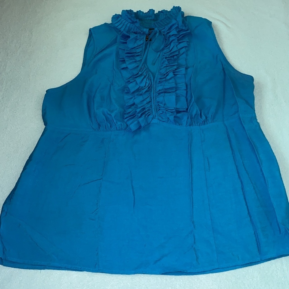 LANE BRYANT ruffle blouse sleeveless buttons at chest keyhole side zip size 20
